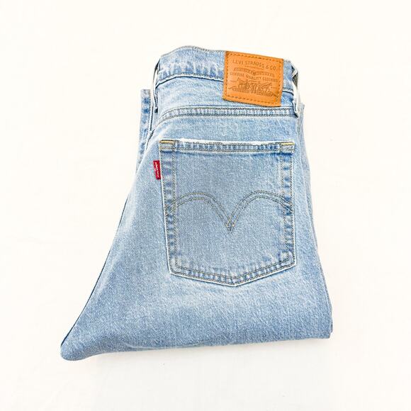 Levi's Wedgie Straight Light Wash Denim Jeans Button Fly Size 26 x 28 - Picture 1 of 9
